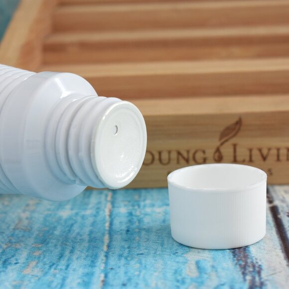 Thieves Household Cleaner Essential Oil Young Living 14.4 OZ READ DESCRIPTION - Picture 3 of 6